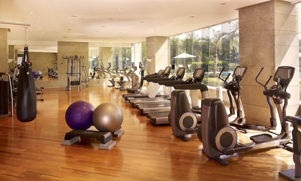 Hyatt Regency Mumbai International Airport Exterior foto The gym at the Four Seasons Hotel, Mumbai