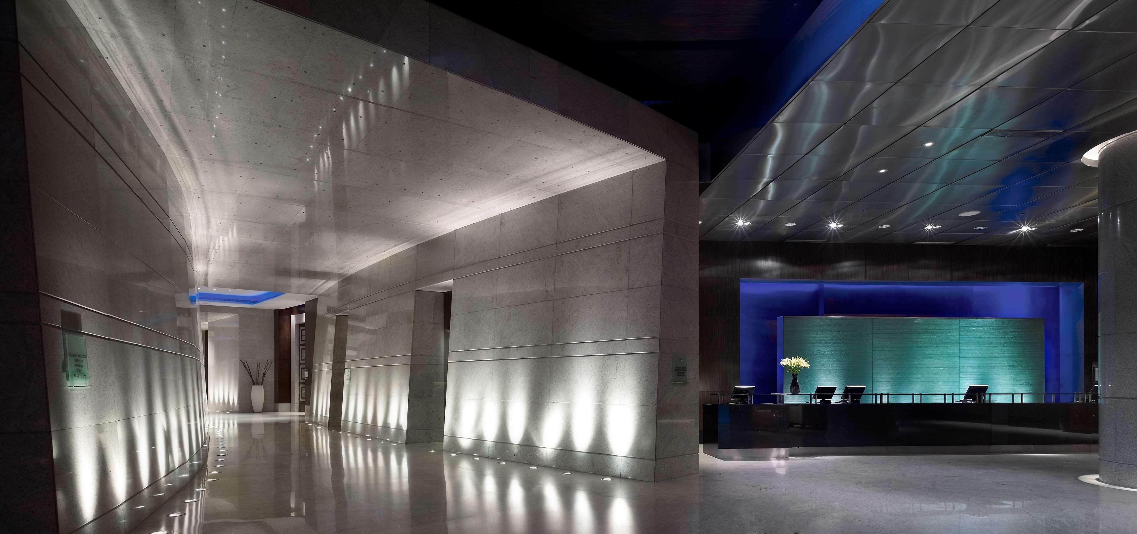 Hyatt Regency Mumbai International Airport Exterior foto The interior of the hotel