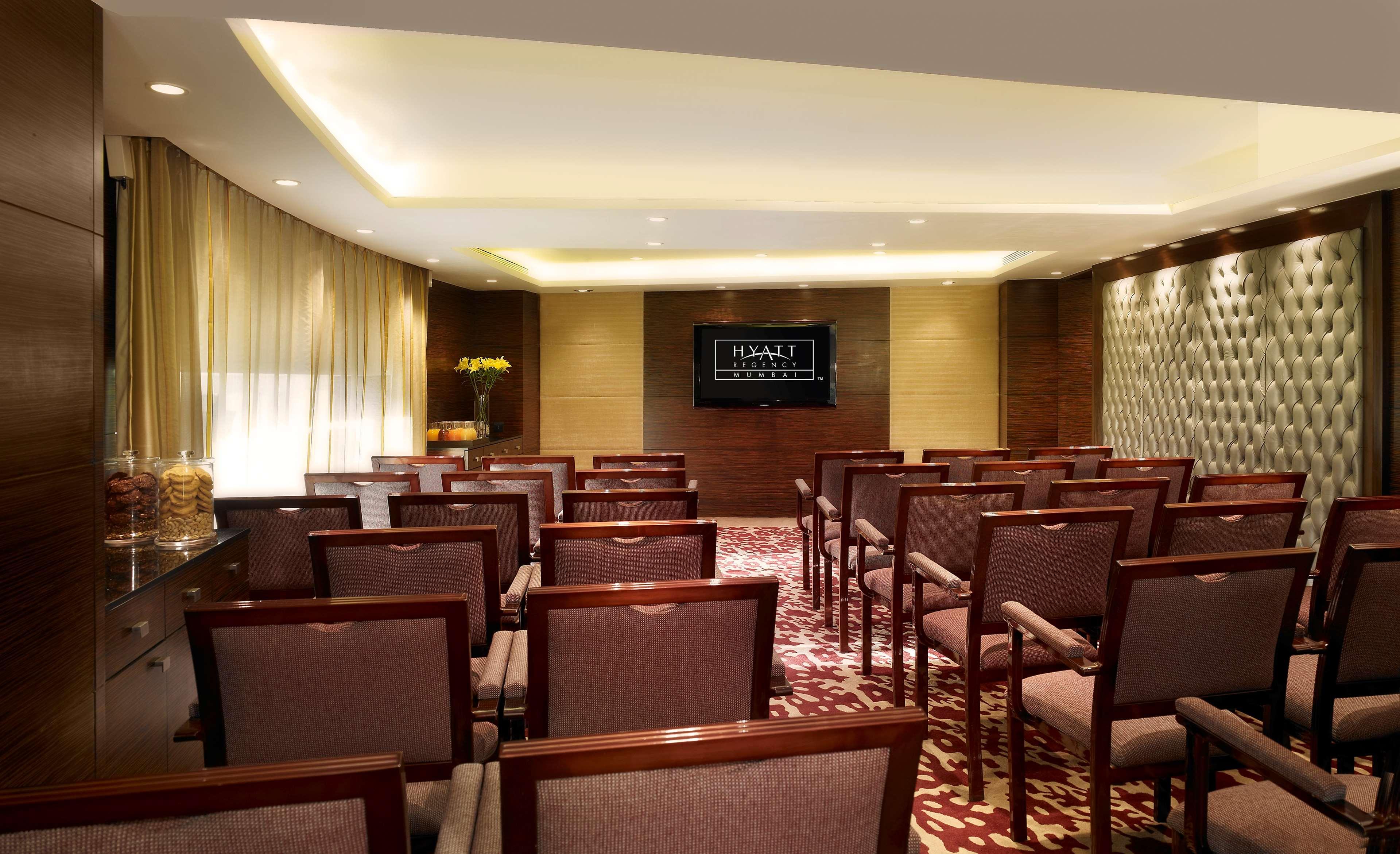 Hyatt Regency Mumbai International Airport Exterior foto Meeting room