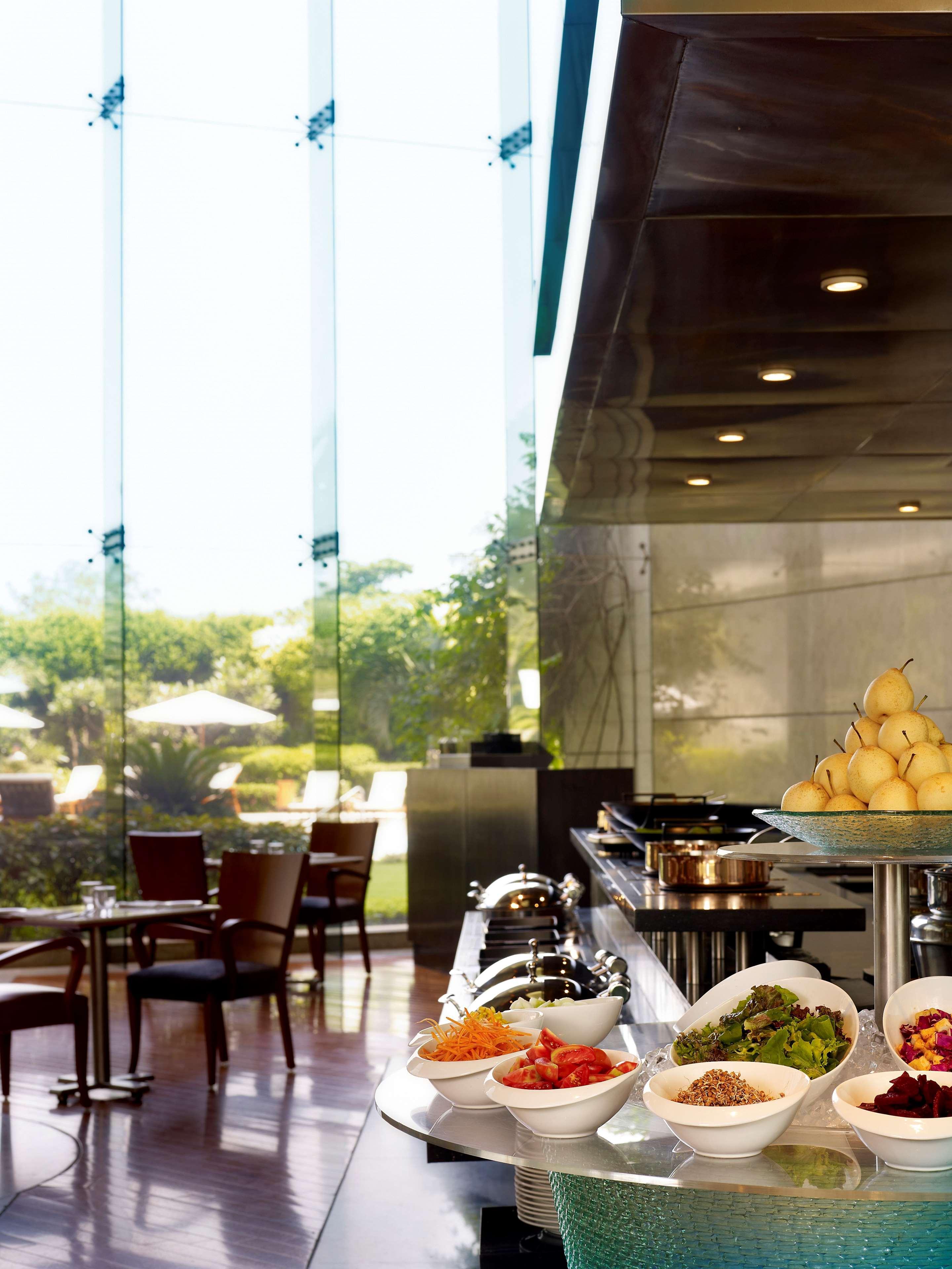 Hyatt Regency Mumbai International Airport Exterior foto The interior of the restaurant