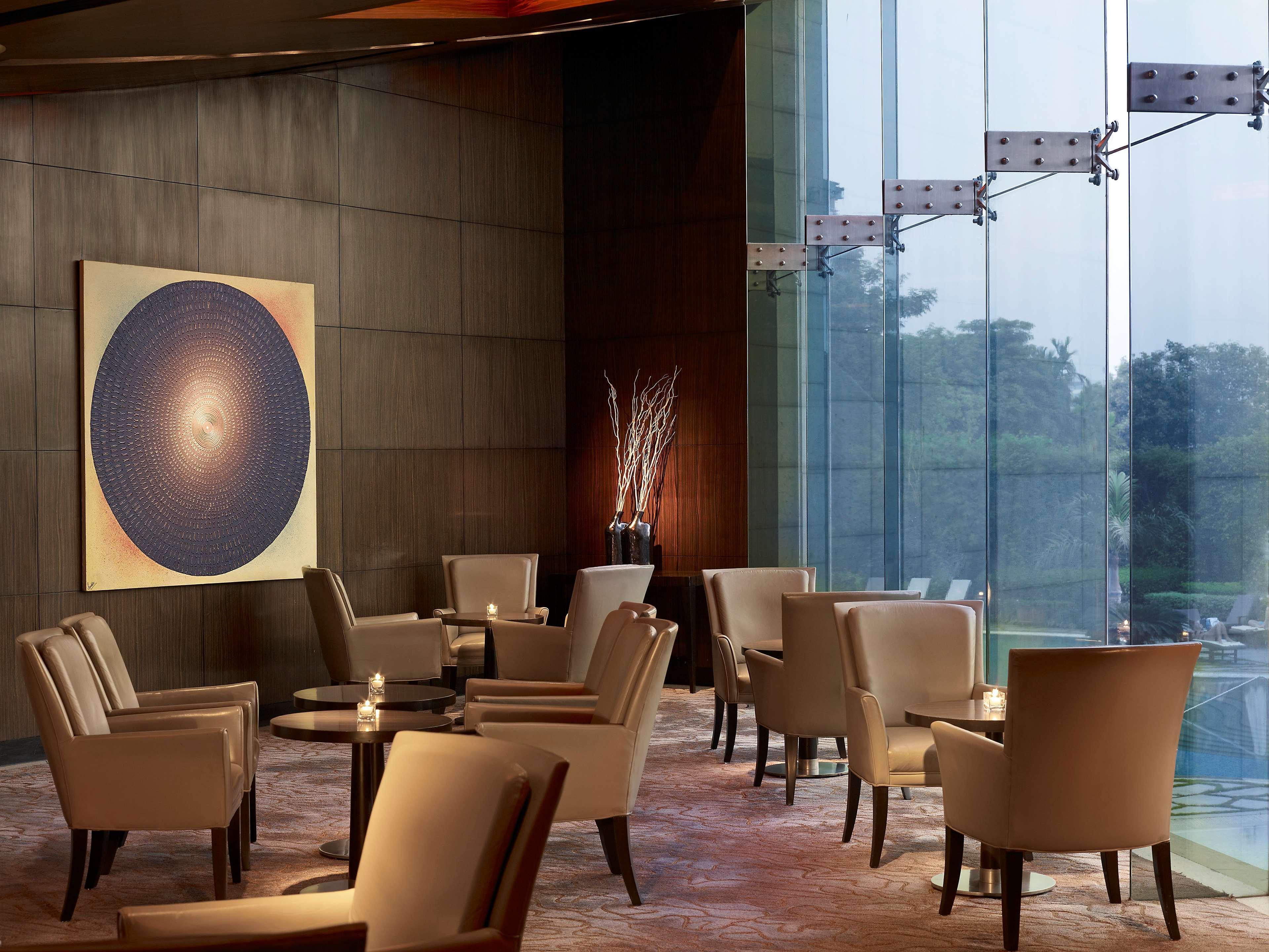 Hyatt Regency Mumbai International Airport Exterior foto The Club Lounge at the Westin Mumbai
