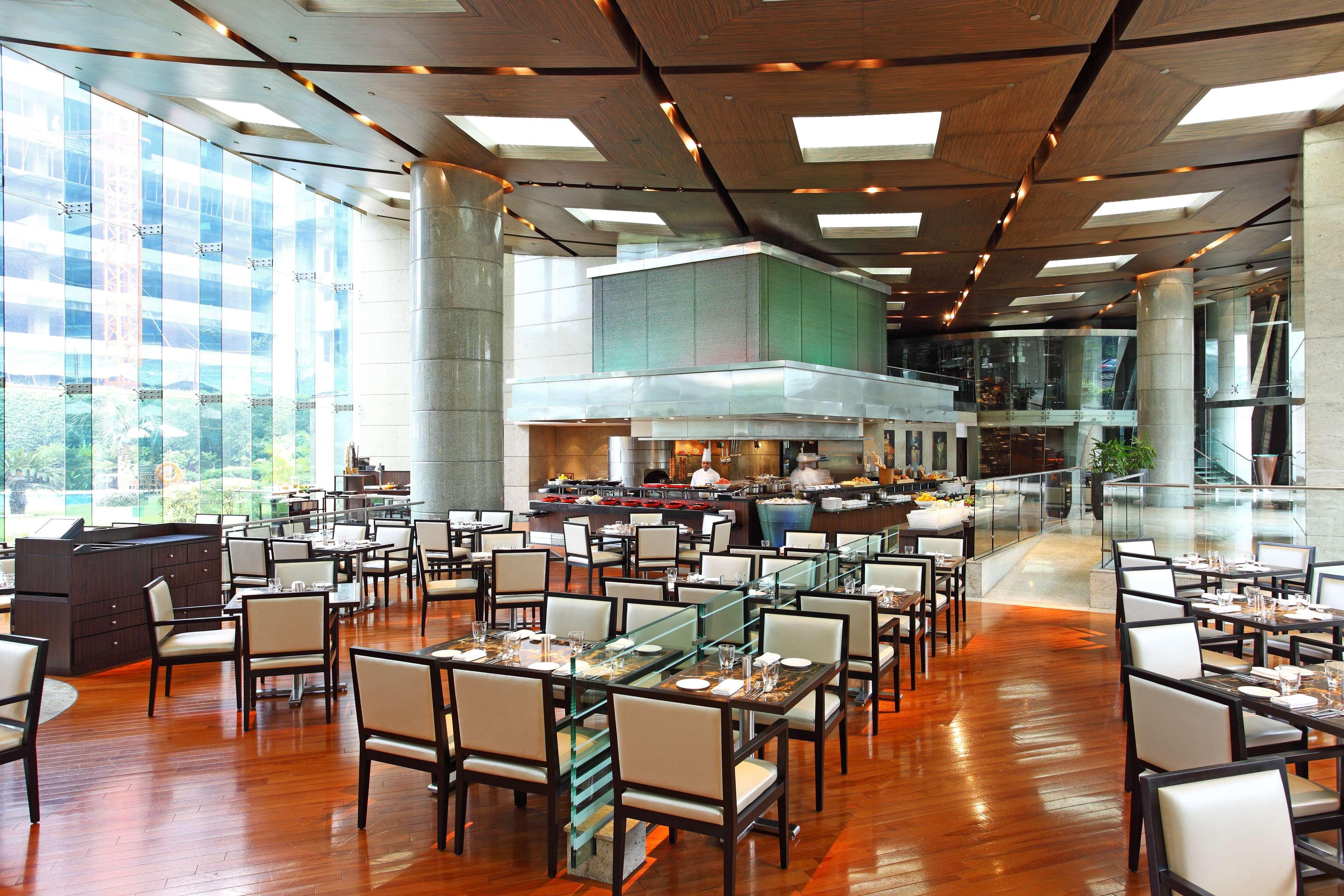 Hyatt Regency Mumbai International Airport Exterior foto The restaurant