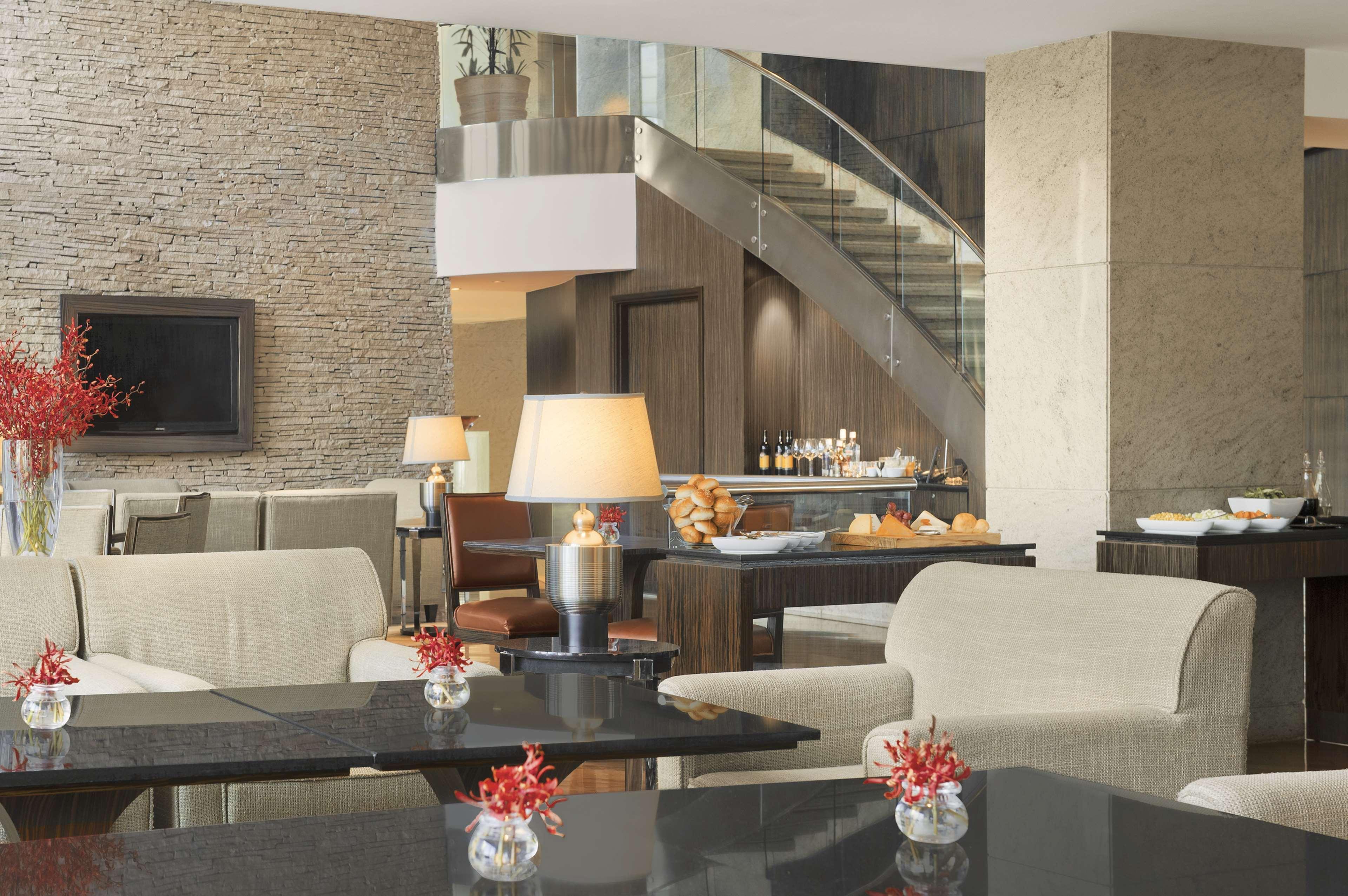 Hyatt Regency Mumbai International Airport Exterior foto The lobby
