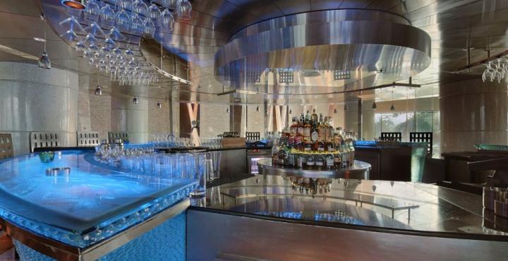 Hyatt Regency Mumbai International Airport Exterior foto The bar at the 360° Lounge