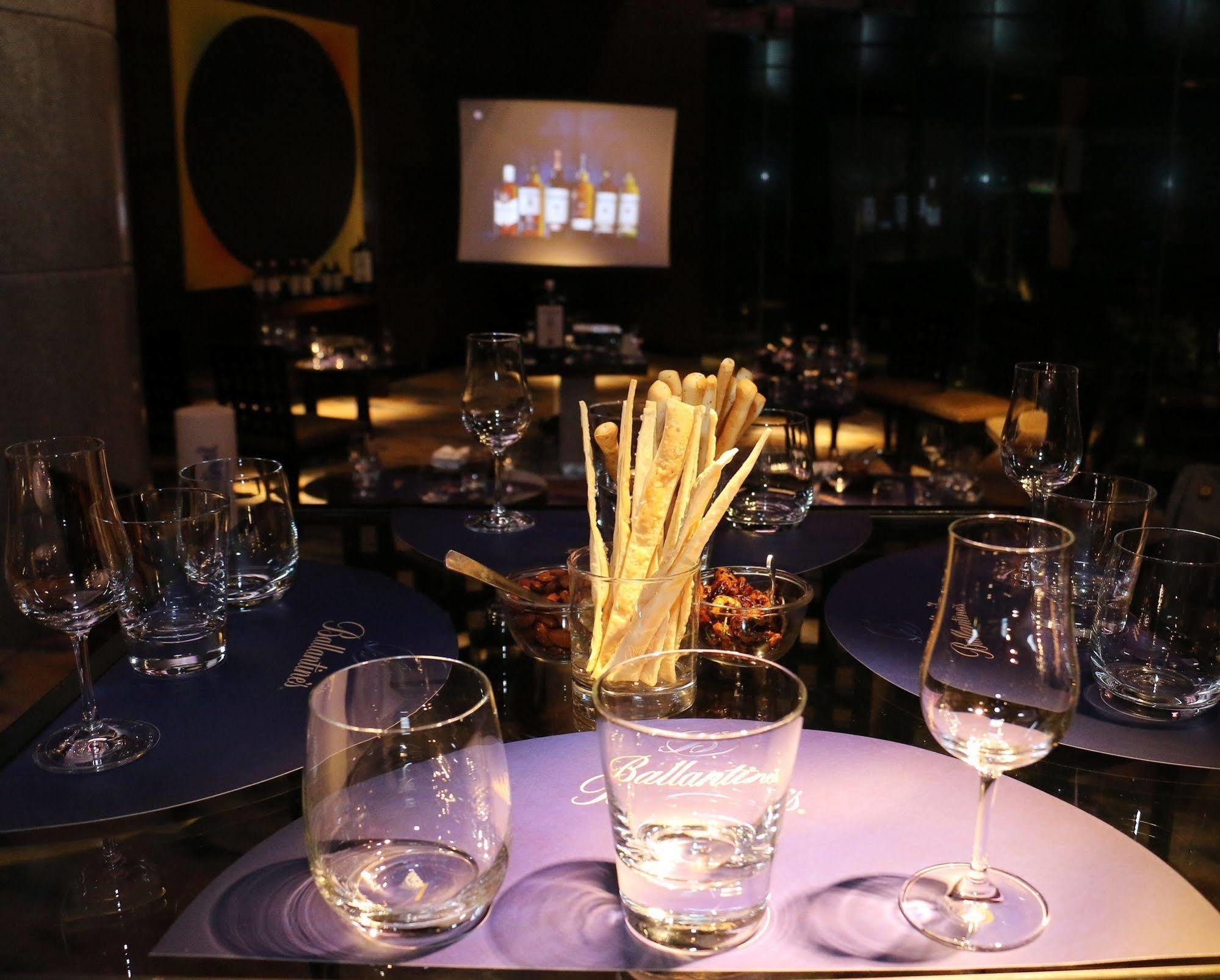 Hyatt Regency Mumbai International Airport Exterior foto A blind tasting session